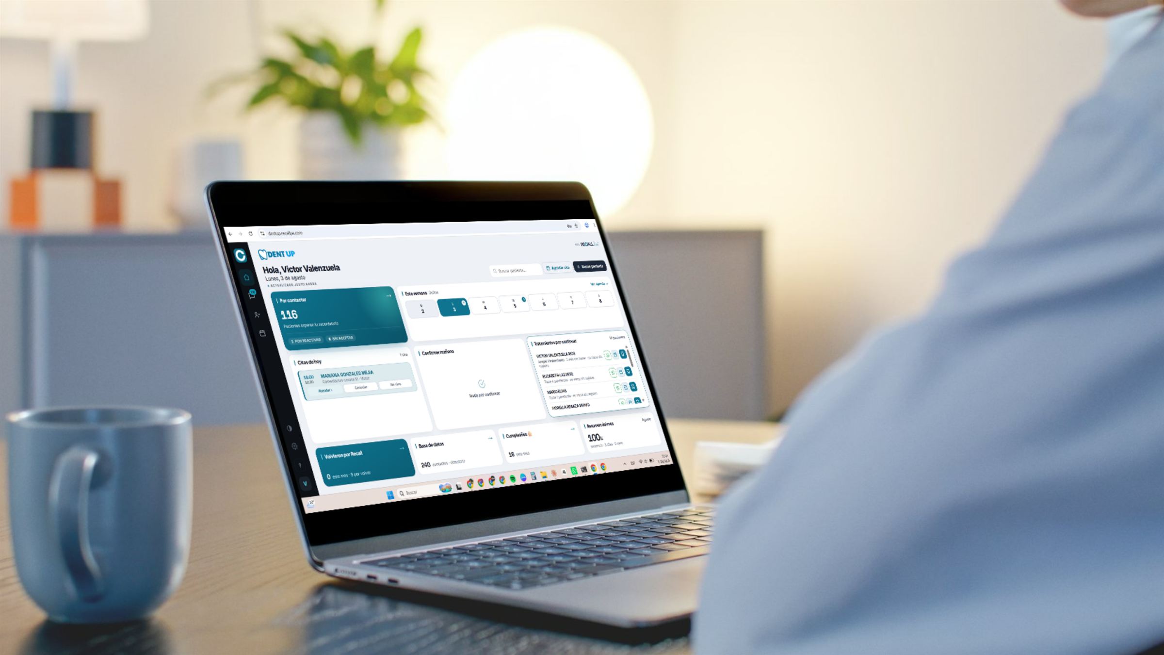Recall abierto en la laptop de una clínica